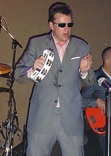 Suggs singer